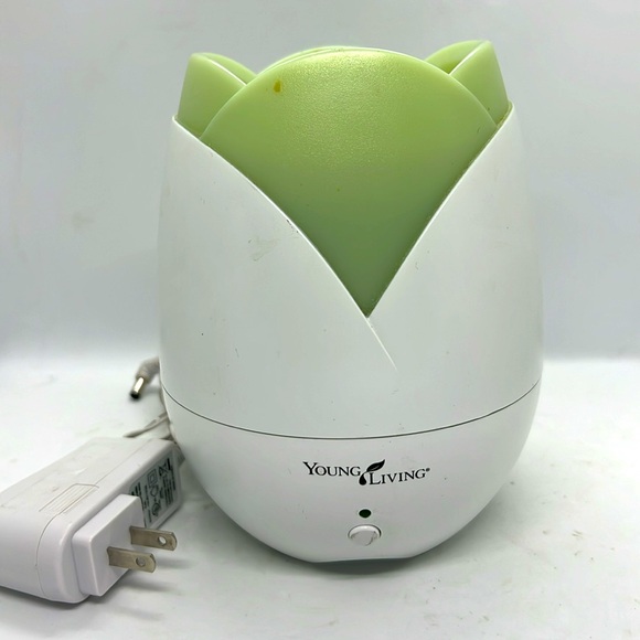 Young Living Green Tulip Ultrasonic Mist Essential Oil Fragrance Home Diffuser - Picture 1 of 6